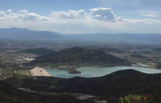 题在大山深处坚守35年的教师田洪柏楹联